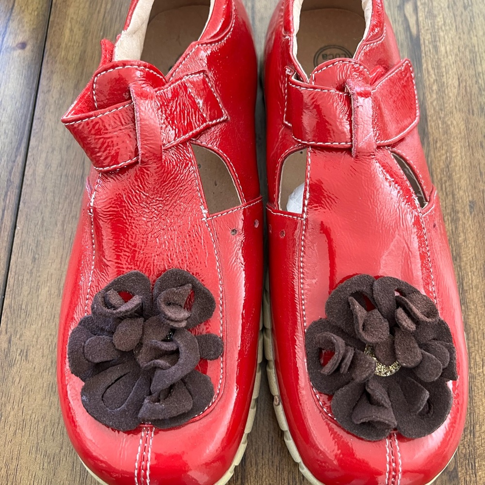 Livid and Luca Big kids size 4 red patent shoes. New without box.